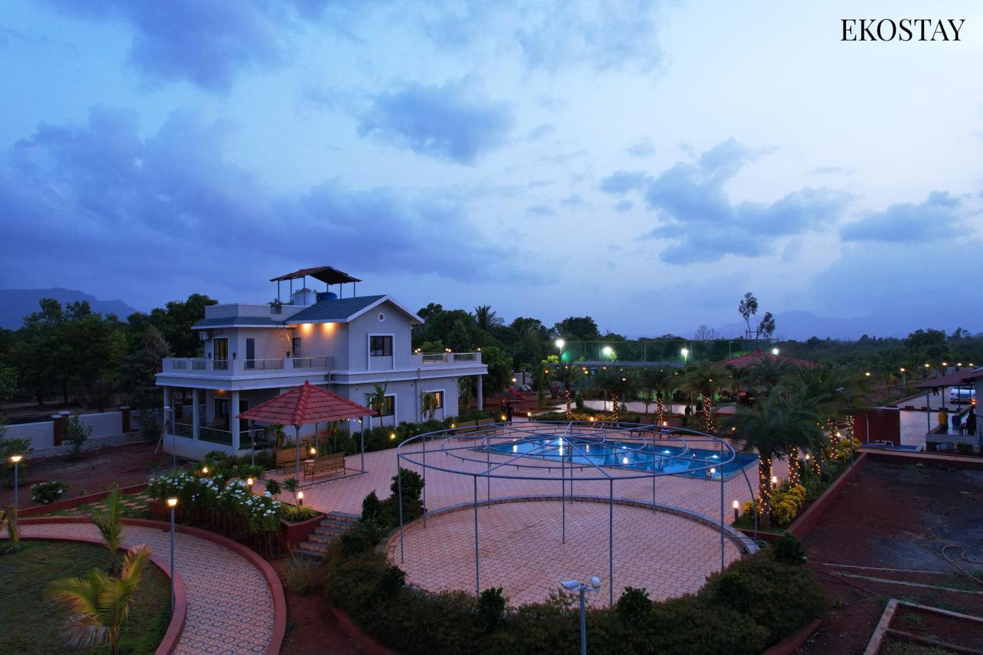 Ekostay Gold Palm Estate I Cricket Turf I Rain Dance I 2 Acre Property Karjat Ngoại thất bức ảnh
