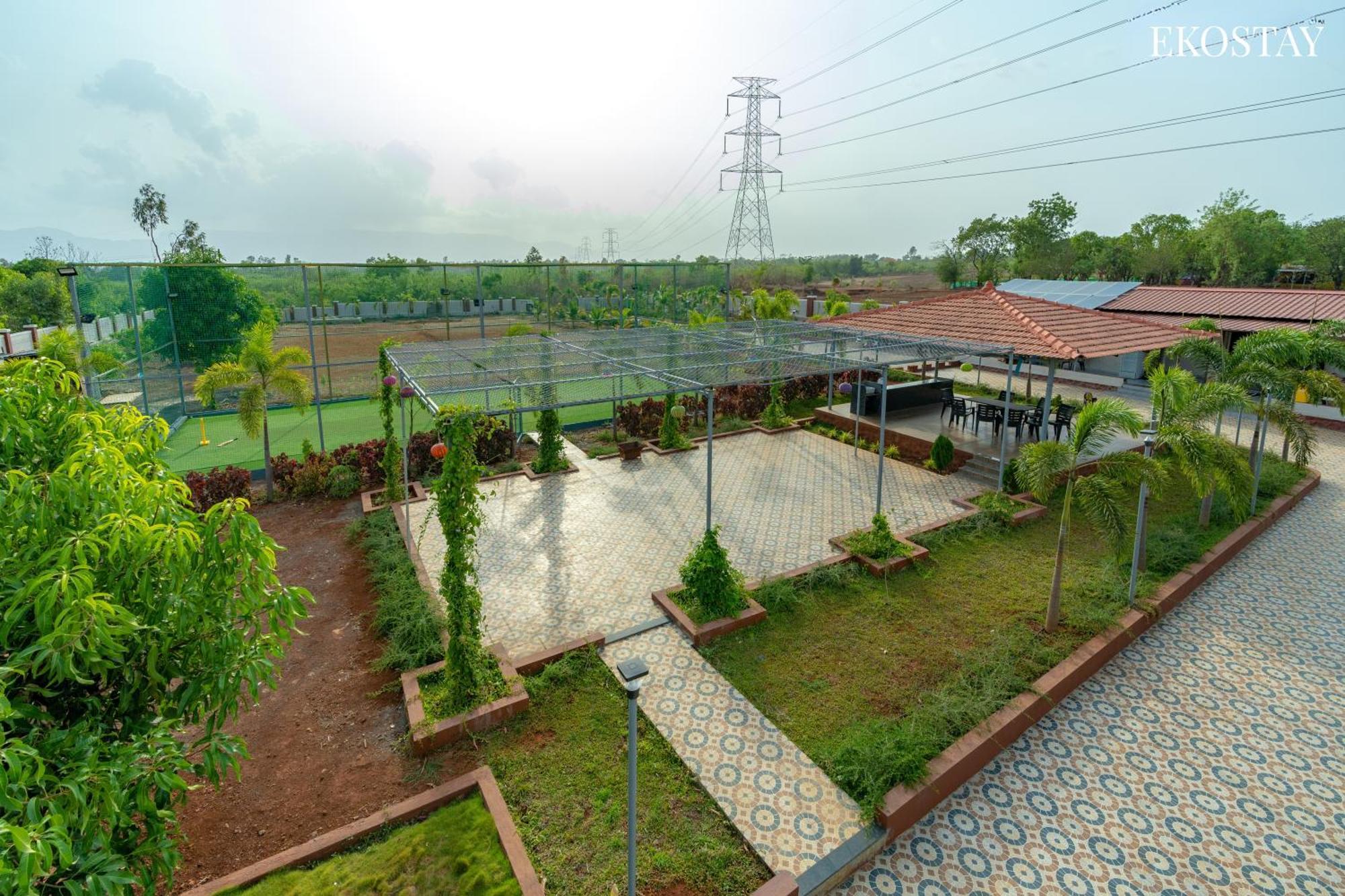 Ekostay Gold Palm Estate I Cricket Turf I Rain Dance I 2 Acre Property Karjat Ngoại thất bức ảnh