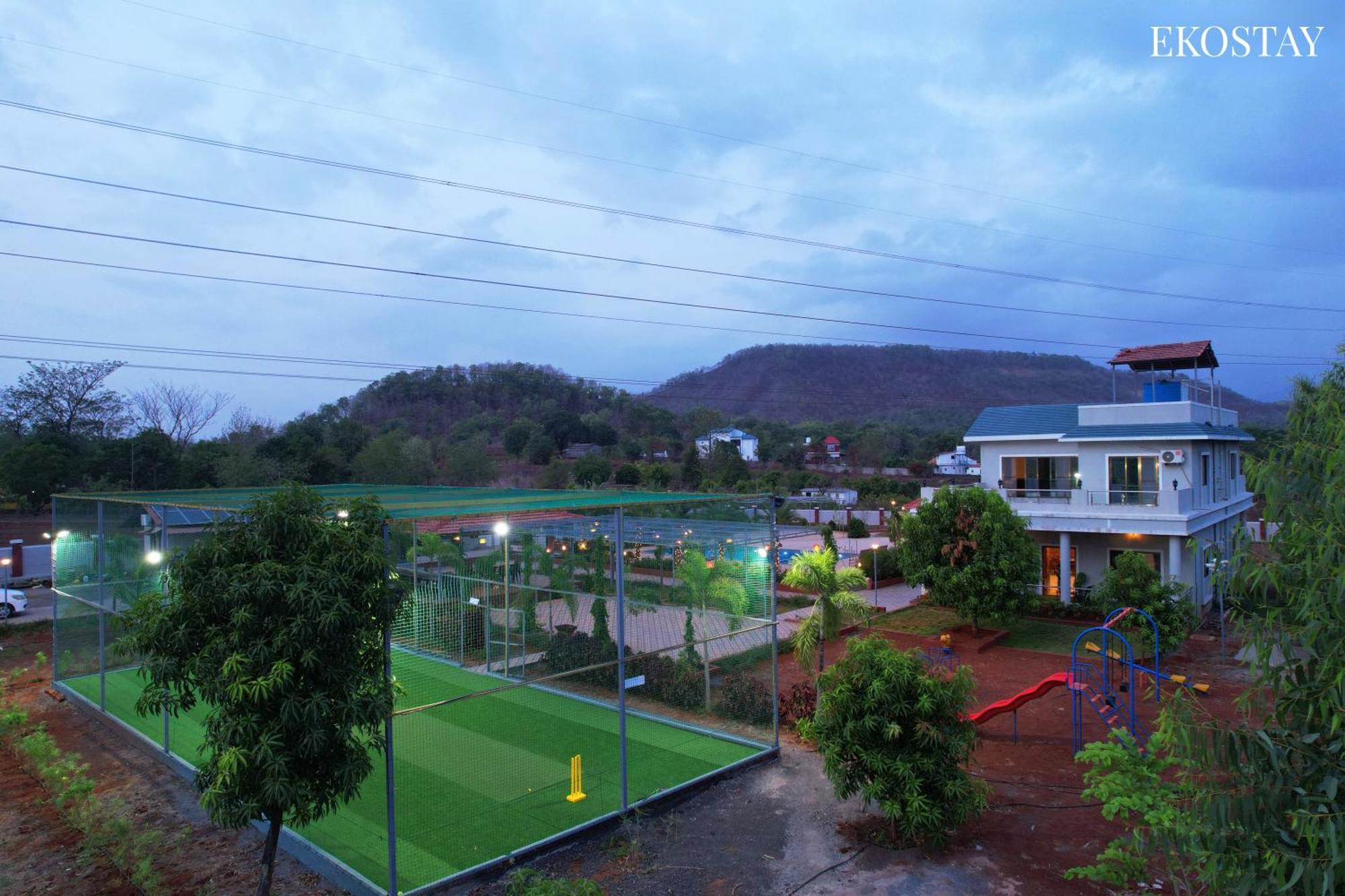 Ekostay Gold Palm Estate I Cricket Turf I Rain Dance I 2 Acre Property Karjat Ngoại thất bức ảnh